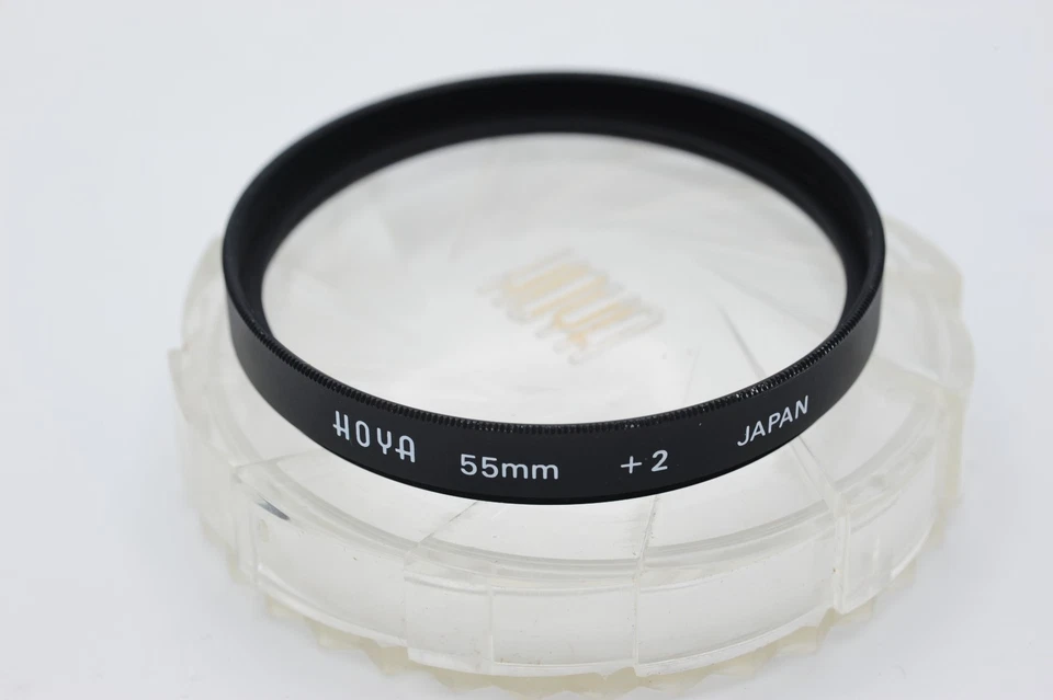 Hoya 55mm close-up +2 lens filter. In MINT- condition. Made in Japan. - Image 1 of 1