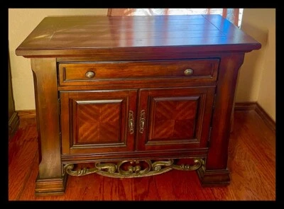 Use Complete Bedroom Set - Image 1 of 4