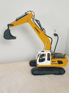 DOUBLE E Remote Control RC Excavator Toy No remote No battery - Picture 1 of 8