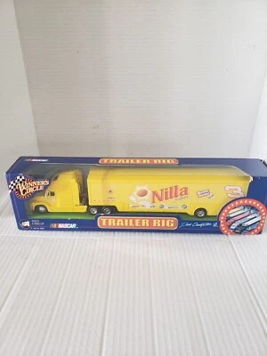 Plataforma de remolque Winner's Circle Dale Earnhardt Jr Nilla Wafers 2002 1/64 Foto 1 de 4