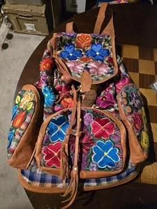 Mochila mexicana bordada a mano. Muy bueno. Colorido. Borde de cuero. Leer Desc. - Imagen 1 de 13