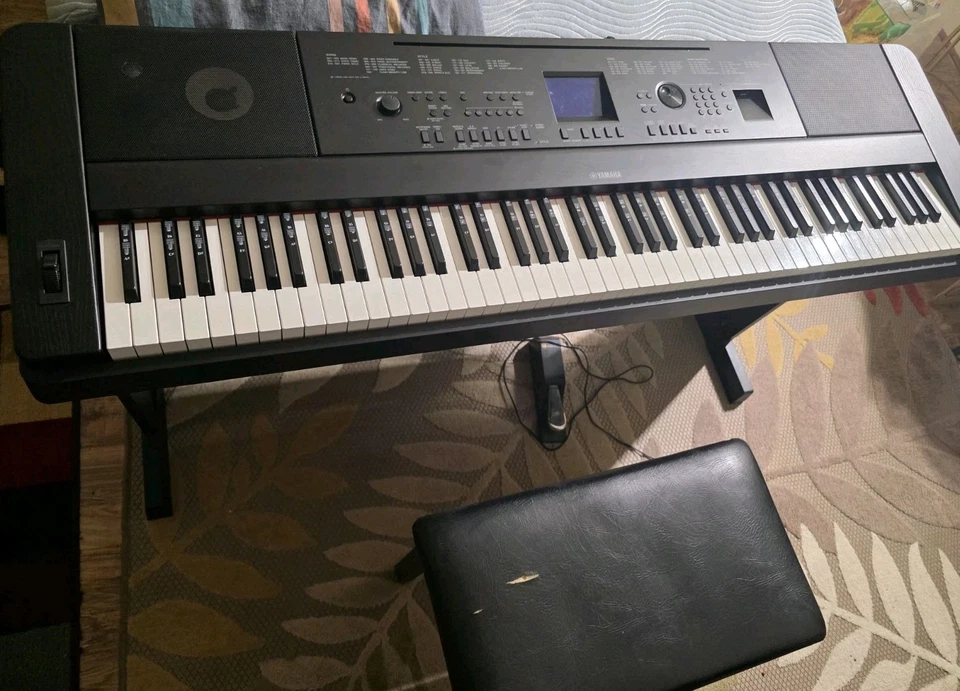 Piano digital portátil Yamaha DGX-660B preto - Imagem 1 de 1