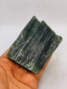 Cristal serpentino verde 92 mm - 260 g piedra rugosa natural cruda - Imagen 1 de 6