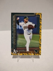 2025 Topps Serie 2 Darell Hernaiz #695 Equipo Color Borde Variación Atletismo - Imagen 1 de 3