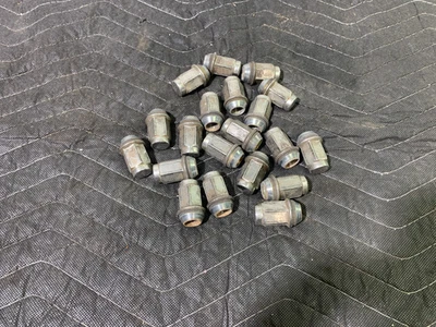 Juego de 20 pernos de tuerca de rueda Chevrolet Corvette 1997-2004 C5 M12x1,5 97-04 Foto 1 de 4