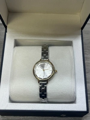 Reloj de cuarzo Bering de acero inoxidable de dos tonos de cristal facetado para dama Foto 1 de 3