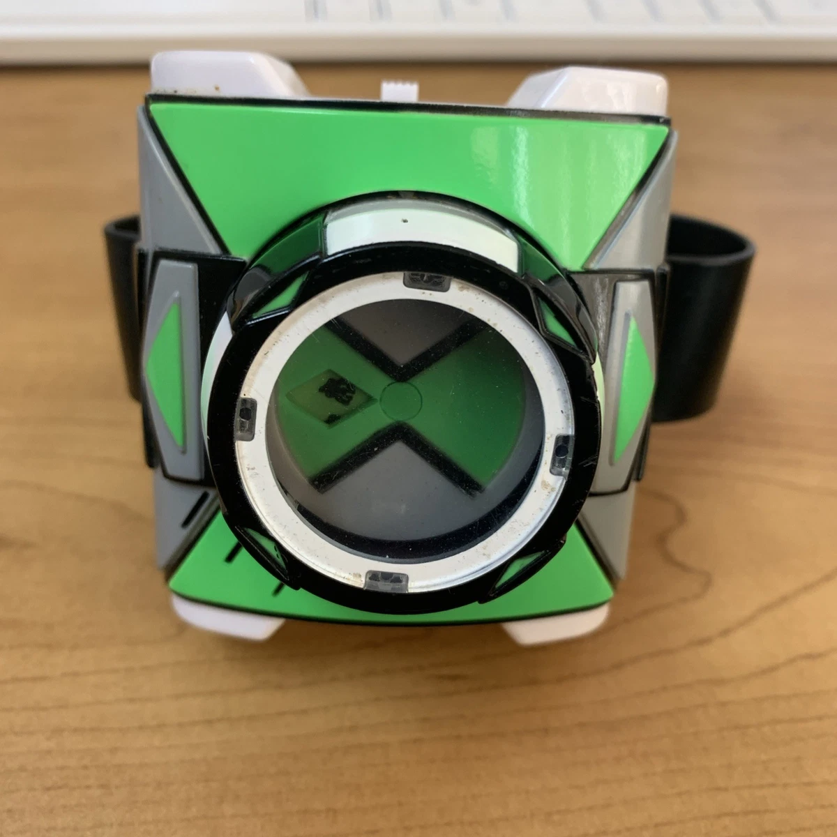 Deluxe Omnitrix Cartoon & TV Character Action Figures Ben 10