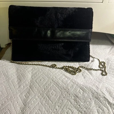 SHIRL MILLER LTD, BOLSO DE HOMBRO/CUERPO CRUZADO DE TERCIOPELO NEGRO DE COLECCIÓN, CADENA DORADA (D) Foto 1 de 4