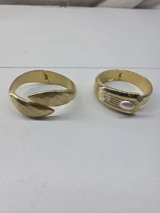 2er Set Vintage Trifari Schmuck goldfarben Manschette Scharnier geflügeltes Armband Kostüm J - Bild 1 von 7