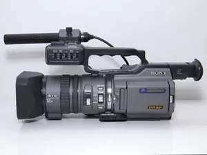 Sony DSR-PD170P DVCAM 3CCD Handycam Professional MiniDV Camcorder Video Camera - Picture 1 of 3