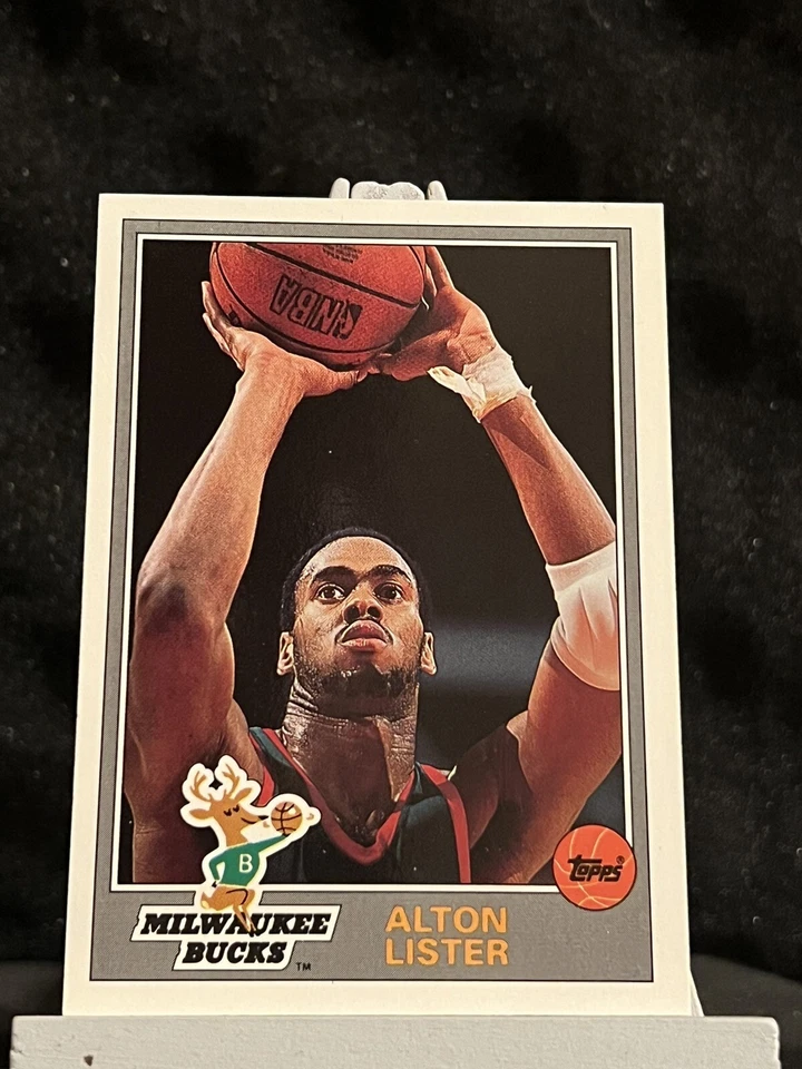 1993 Topps Archive Basketball Alton Lister  Milwaukee Bucks #17 Basketball Card - Image 1 of 2