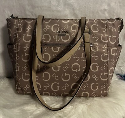 Bolso de Mano Guess Madix Monograma Caramelo Nuevo con Etiquetas Foto 1 de 4