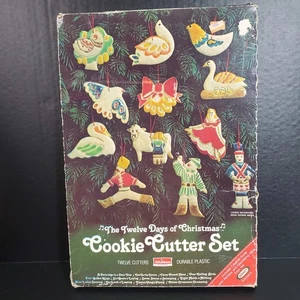 Complete Vintage 1978 Chilton Twelve Days Of Christmas Red Cookie Cutters Set - Picture 1 of 7