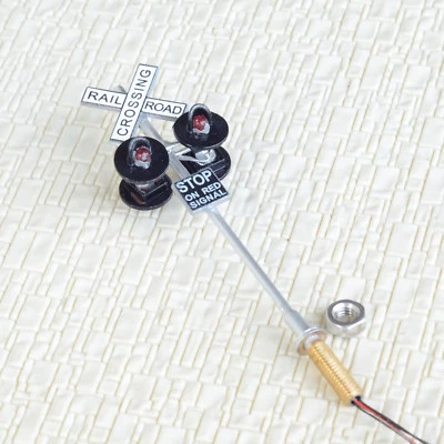 2 x OO / HO Scale Railroad Crossing Signals 4 LEDs + Circuit board flasher #SL4 - Image 1 of 4