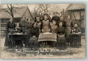 13622165 - 3050 Wunstorf Naehmaschinen Naehkurs Gruppenfoto 1916 Frauen Ort lt. - Bild 1 von 2