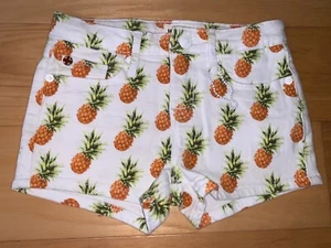 HUDSON GIRLS WHITE DENIM SHORTS W/ PINEAPPLES SIZE 5 EXCELLENT COND LD7 - Picture 1 of 4
