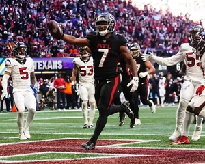 Foto de fútbol americano de la NFL Bijan Robinson corriendo touchdown Atlanta Falcons 8x10 - Imagen 1 de 1
