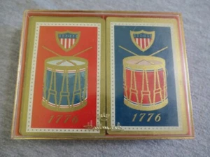 Hallmark Doppio 2 Mazzi Carte da Gioco Jumbo Scatola di Plastica - Bandana 1776 Batteria - Foto 1 di 6