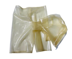 Pantalones cortos de goma de látex con capucha - Imagen 1 de 5