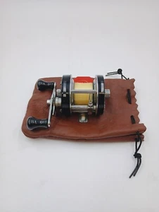 ABU GARCIA AMBASSADEUR 5600C BARRA POLLICE ROSSA SVEZIA 770400 CON CUSTODIA IN PELLE - Foto 1 di 12