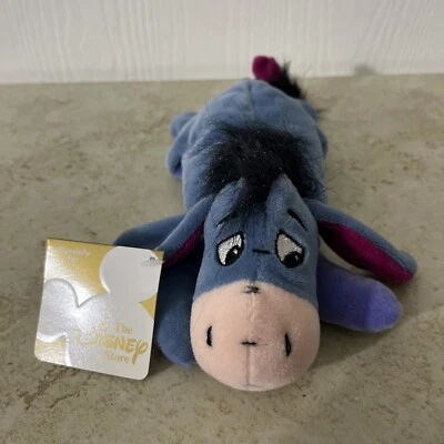 Eeyore Peluche Disney Store 9 pulgadas Nuevo Mariposa Bordado Winnie the Pooh Foto 1 de 4