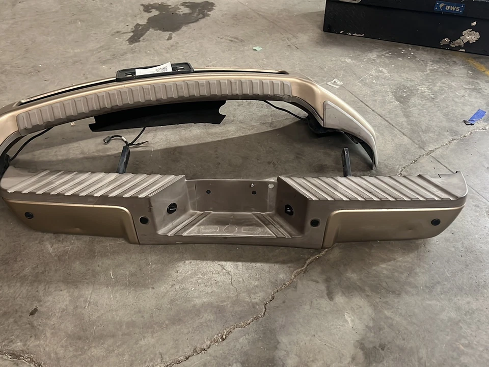 Para-choque traseiro para picape Ford F-350 F Series 2011-2016 - Imagem 1 de 4