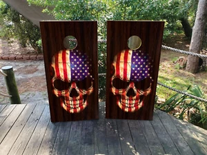 WASSERDICHT & AUSBLEICHFEST Cornhole Board Wraps klassischer Totenkopf USA Flagge/ - Bild 1 von 3