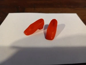 VINTAGE 1960s BARBIE RED SQUARE CLOSED TOE HEEL SHOES - Bild 1 von 3