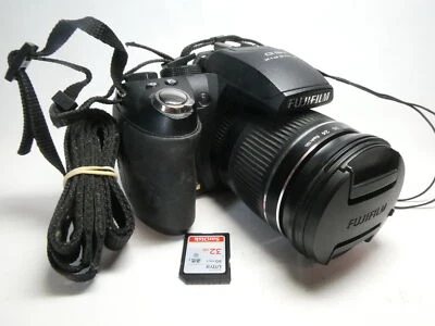 FujiFilm HS10 30x Manual Zoom 10MP Flip Out Screen SLR Style Digital Camera #373 - Image 1 of 4