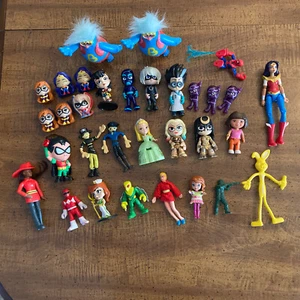 Lot Of 32 Misc. Figures - Suicide Squad. Superheroes, Dora, Bendables Etc - Picture 1 of 7