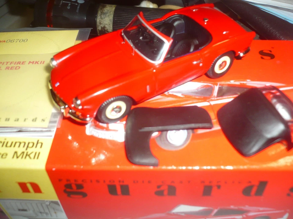 TRIUMPH SPITFIRE MK 2  VANGUARDS 1/43 NEUVE - Photo 1/3