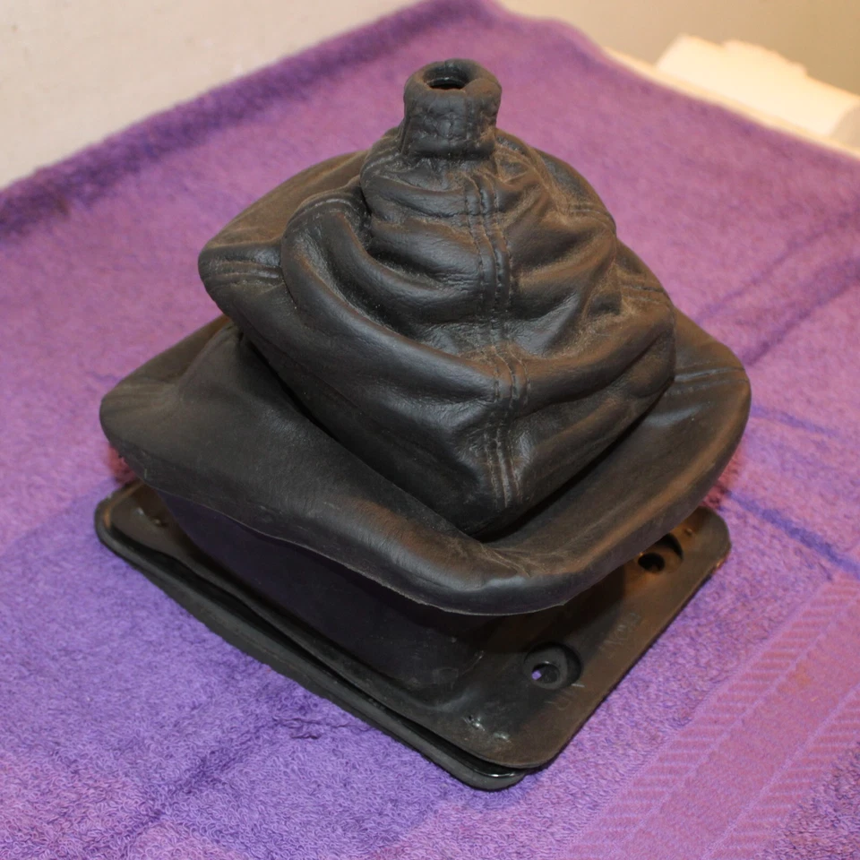 1982 1983 1984 Ford Escort EXP Lynx LN7 NOS M/T TRANS SHIFT LEVER BOOT - Image 1 of 4