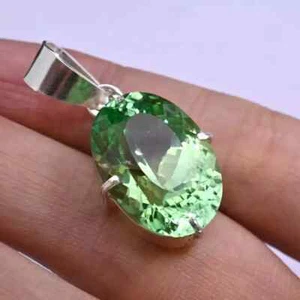 Colgante de plata maciza 925 con piedras preciosas de turmalina verde de 28 quilates natural certificado - Imagen 1 de 5