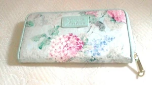 Cartera para monedas/billetes Victoria Harbour tela CC 7,75" X 4" cremalleras 8CC ranuras 6 piezas - Imagen 1 de 5