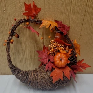 Corona de decoración de pared Celebrate Fall Together Cornucopia nueva con etiquetas - Imagen 1 de 4
