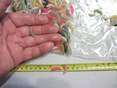 MEZCLA 200-7/8"-crappie panfish-olor-parvas de plástico suave-gusanos de cera-geneos-larvas Foto 1 de 4