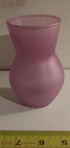 De colección? Jarrón de cogollos de vidrio rosado/púrpura de 5", hecho en México - Imagen 1 de 5