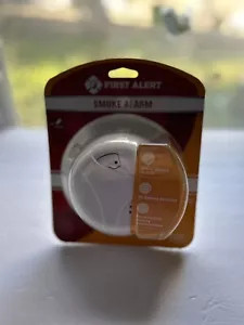 FIRST ALERT Smoke Detector White Battery Operated 9V New Never Been Opened - Picture 1 of 9