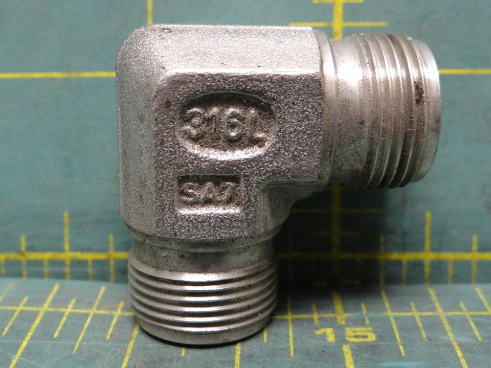 Let-Lok L-8 Tube Compression Fitting Union Elbow 1/2" x 1/2", No Ferrule / Nut - Image 1 of 3