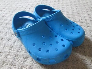 Zuecos Crocs Unisex Clásicos Azul Zapatos Originales Junior (niño GRANDE) J3 ~~Apenas Usados - Imagen 1 de 4