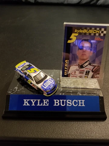 🔥NASCAR KYLE BUSH #5 LOWES RARE CUSTOM DESK PLAQUE W DIECAST CAR & BIO CARD🔥 Cover