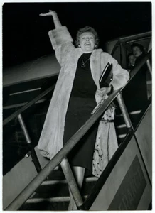 La chanteuse et actrice Patachou. - Picture 1 of 1