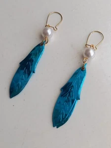 --£3 SALE---- New Pearl And Metallic Feather Detailed Earrings In Blue - Picture 1 of 2