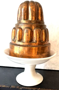 Antike englische Benham & Froud Kupferform mit antikem weißen Eisenstein Kompott - Bild 1 von 12