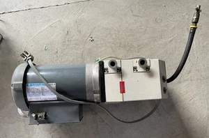 Bomba de vacío Leybold TRIVAC D8B 91255-1 MARATHON P 3/4 HP 1725 RPM - Imagen 1 de 8