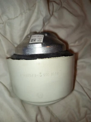 Poduszka silnika engine mount a211240311764 Mercedesa 2112403117  - Image 1 of 4