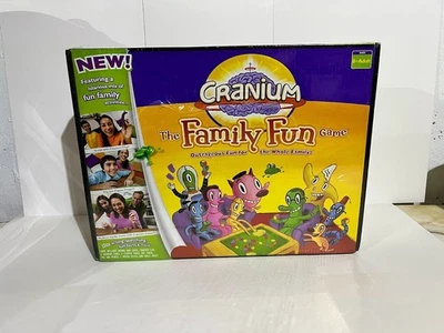 Cranium The Family Fun Gioco da Tavolo Divertimento Sandaloso per Tutta la Famiglia NUOVO - Immagine 1 di 2
