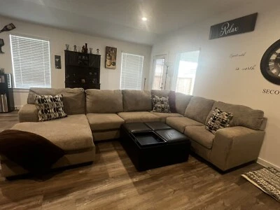Large Right-chaise Sectional Sofa / Couch - Gray - Image 1 of 4