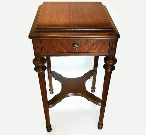Elegant Federal style accent table. Burl wood drawer. Reeded corners and legs Cover