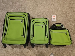 Delsey Air Spree Luggage Set - Bright Green - Set of 3 - Picture 1 of 11